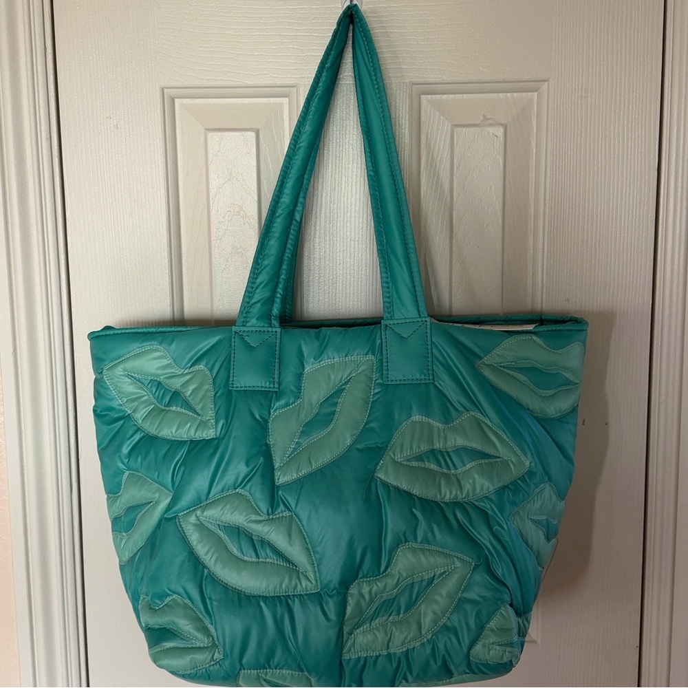 🦊👄🦊 WILDFOX LIPS QUILTED MINT GREEN PUFFY TOTE BAG 🦊👄🦊 NWT 🦊👄🦊 - Picture 11 of 16